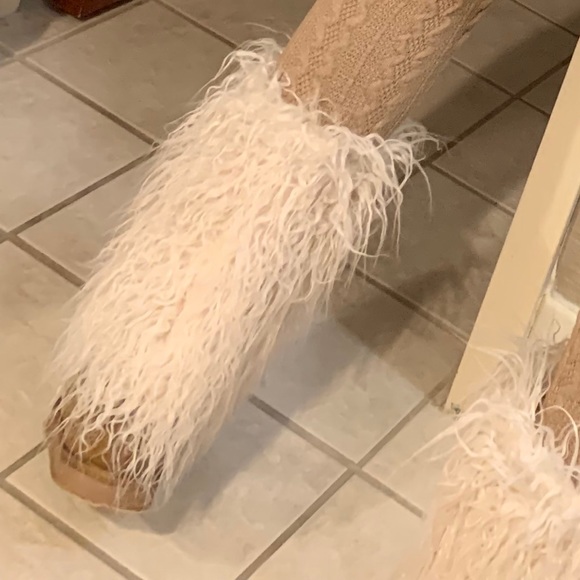 Faux fur boots - Picture 2 of 4